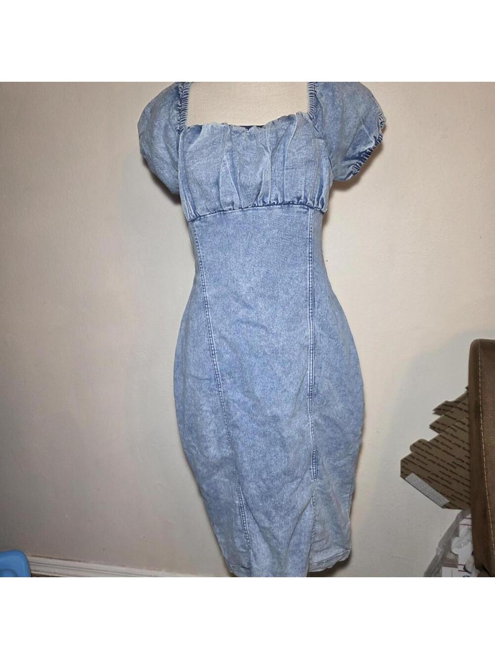 💙 light wash denim puff sleeve dress 💙